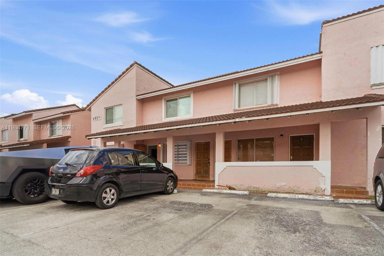 Real estate property located at 8027 Lake Dr #204, Miami-dade, Doral Court Condo, Doral, FL