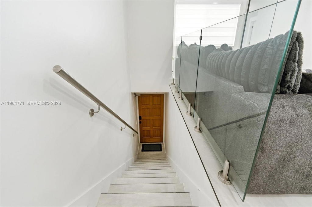 Real estate property located at 8027 Lake Dr #204, Miami-dade, Doral Court Condo, Doral, FL