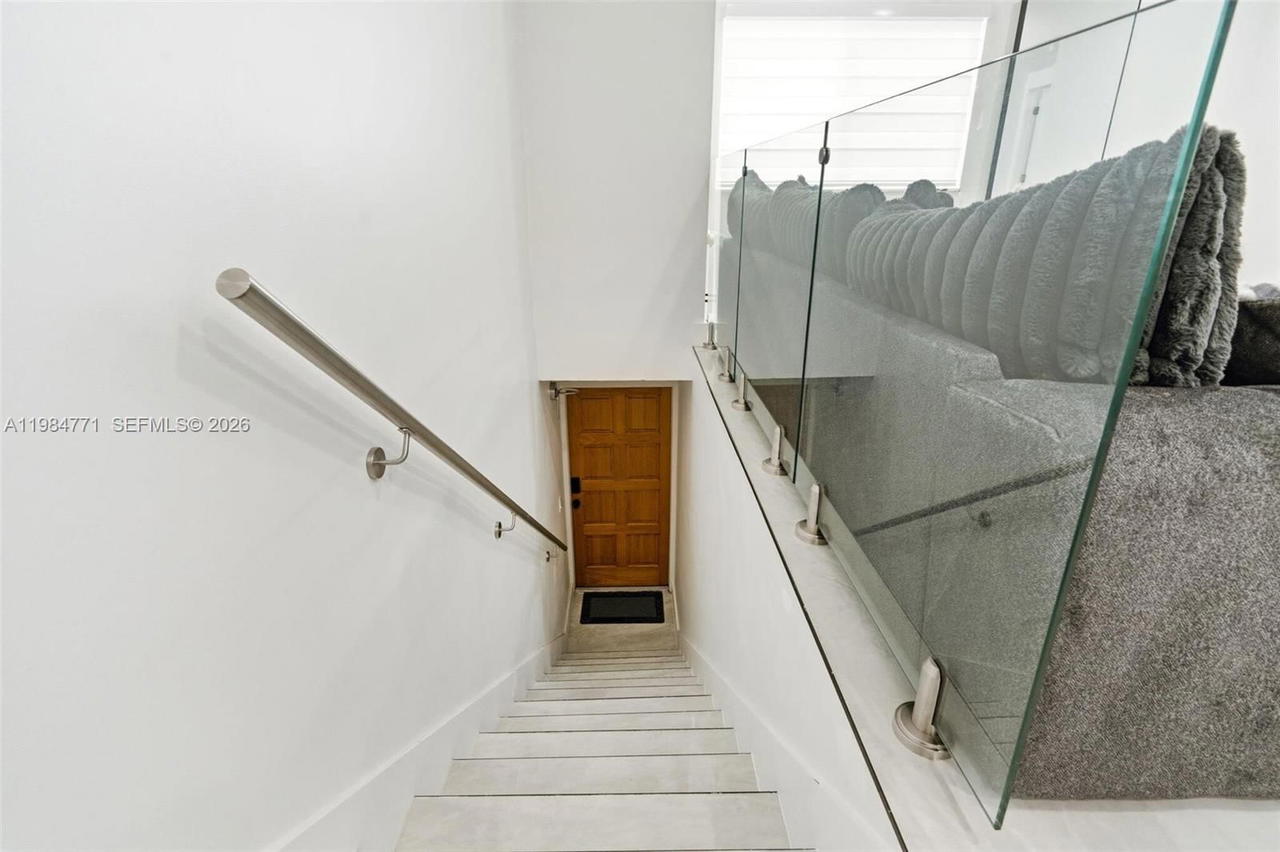 Real estate property located at 8027 Lake Dr #204, Miami-dade, Doral Court Condo, Doral, FL