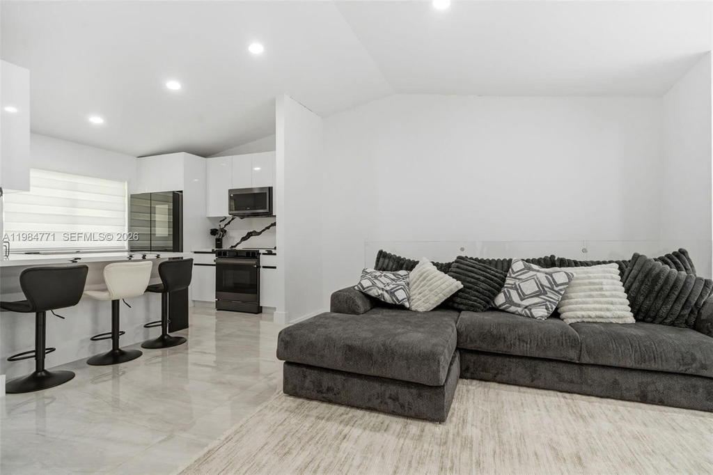 Real estate property located at 8027 Lake Dr #204, Miami-dade, Doral Court Condo, Doral, FL