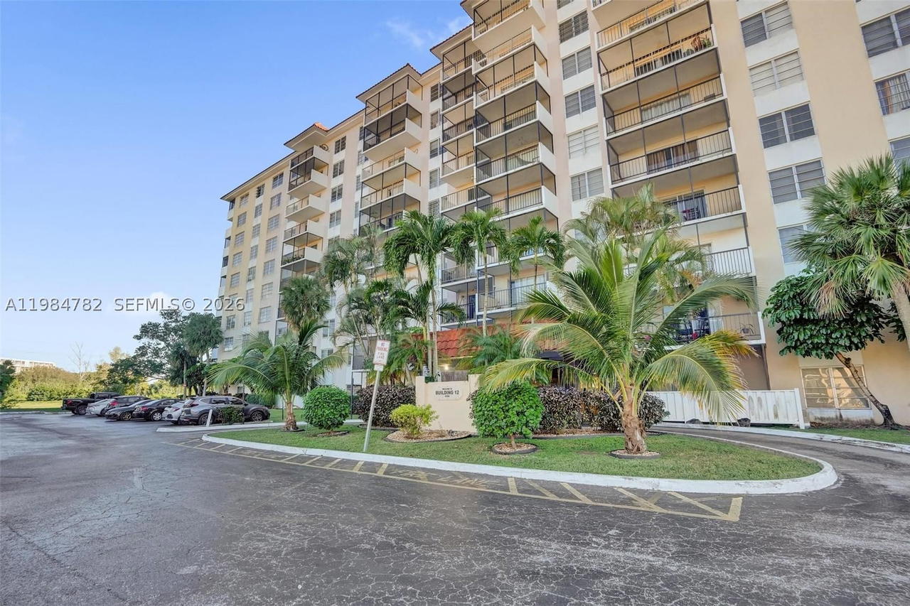 Real estate property located at 4164 Inverrary Dr #815, Broward, Manors Of Inverrary Xii, Lauderhill, FL