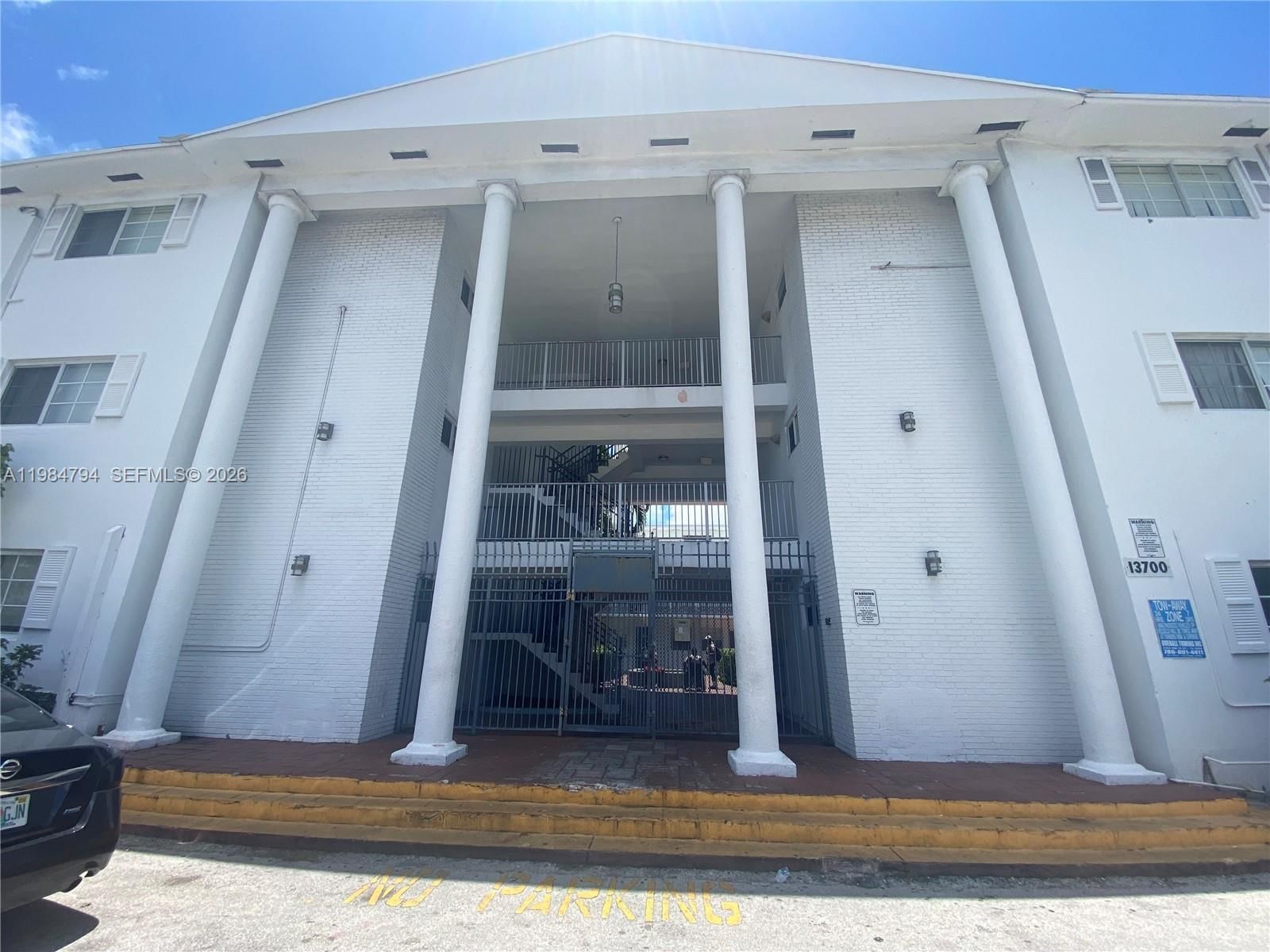 Real estate property located at 13700 6th Ave #305, Miami-dade, The White House Condo, North Miami, FL