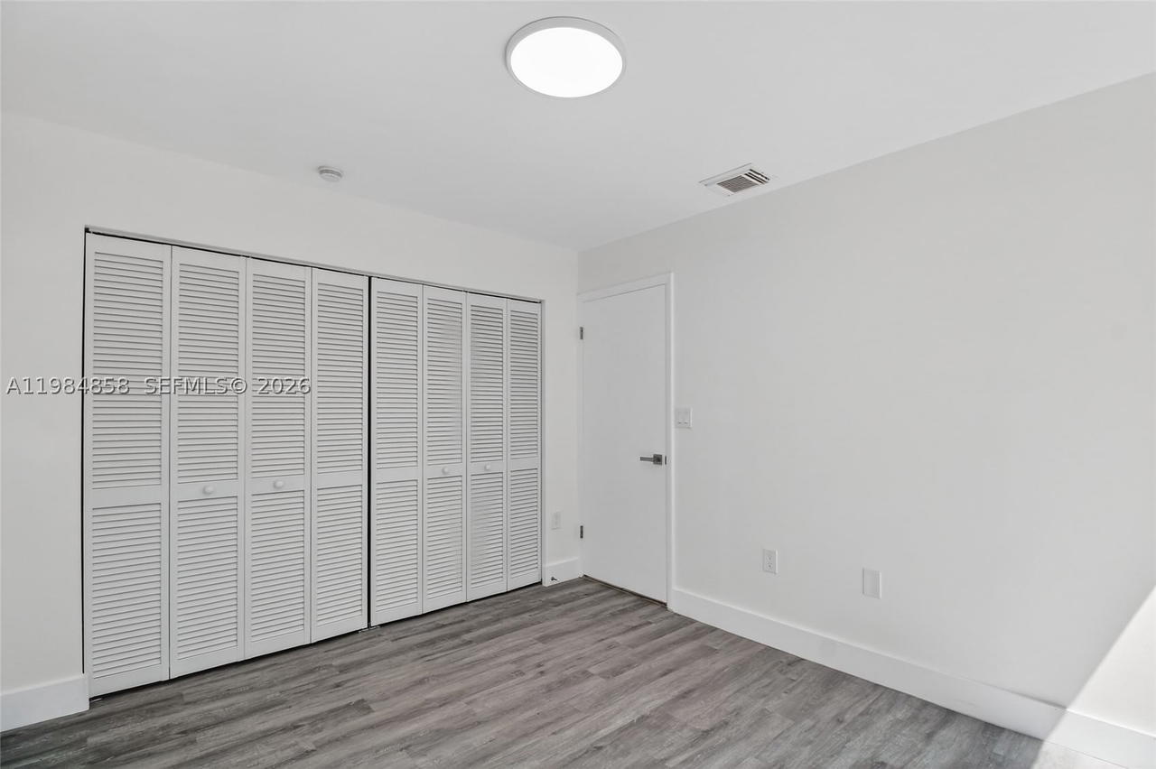 Real estate property located at 11776 90th Ter, Miami-dade, Poinciana At Oaks Landing, Miami, FL