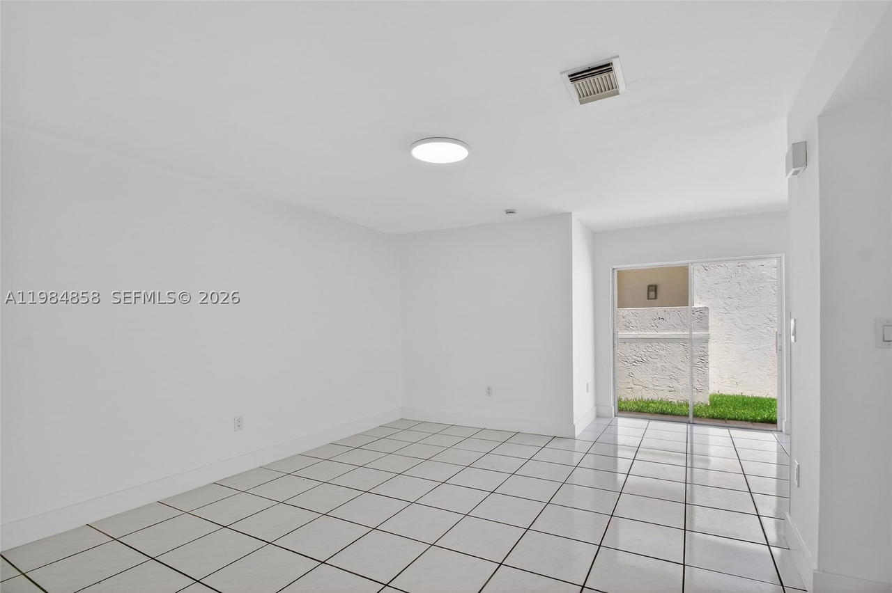 Real estate property located at 11776 90th Ter, Miami-dade, Poinciana At Oaks Landing, Miami, FL