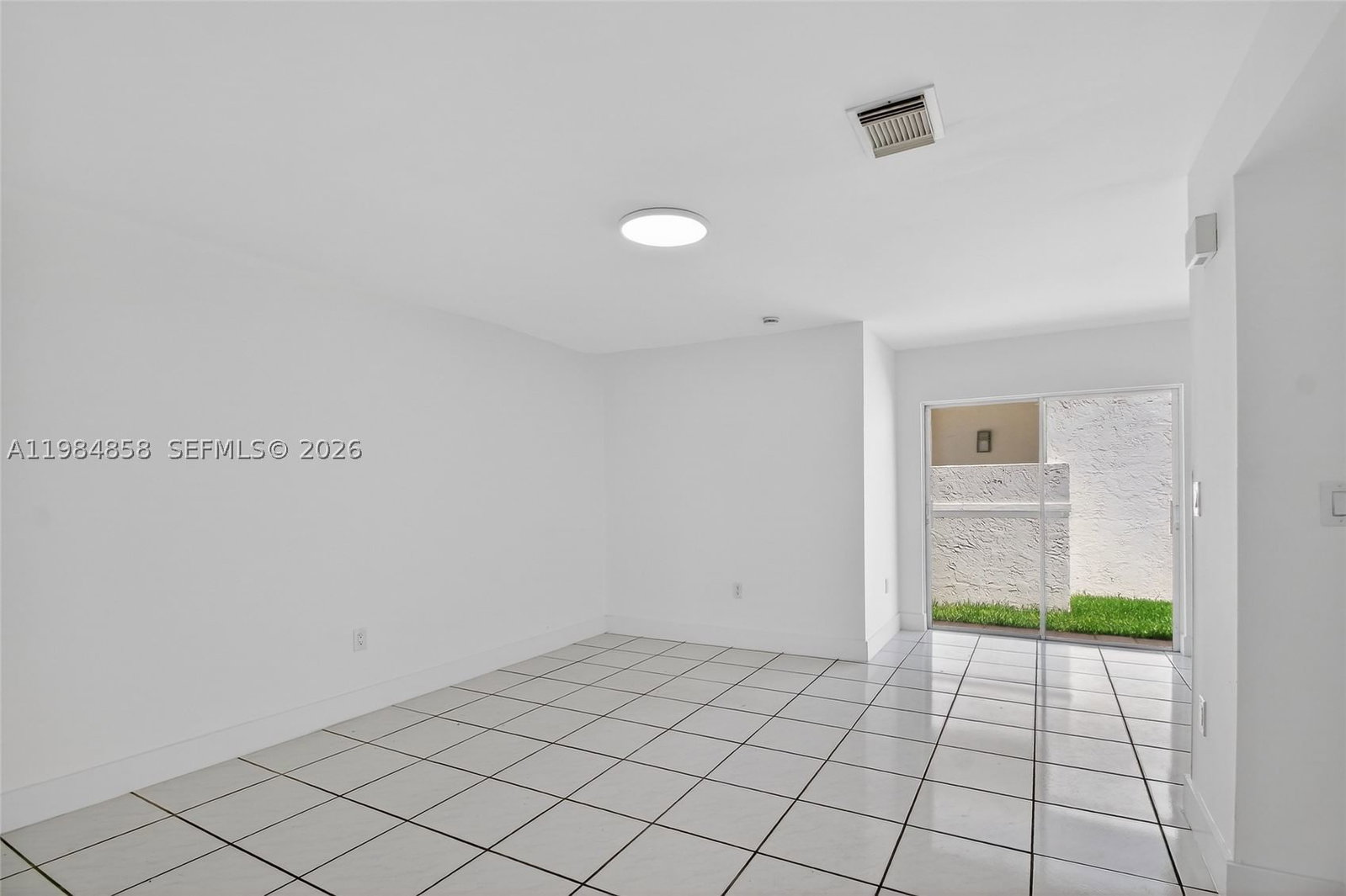 Real estate property located at 11776 90th Ter, Miami-dade, Poinciana At Oaks Landing, Miami, FL
