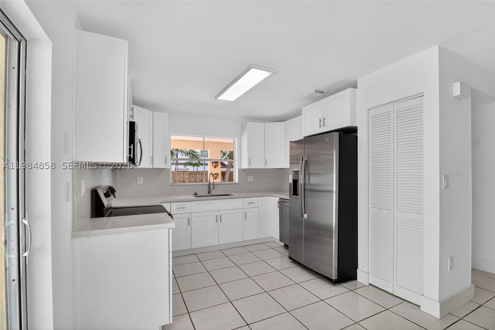 Real estate property located at 11776 90th Ter, Miami-dade, Poinciana At Oaks Landing, Miami, FL