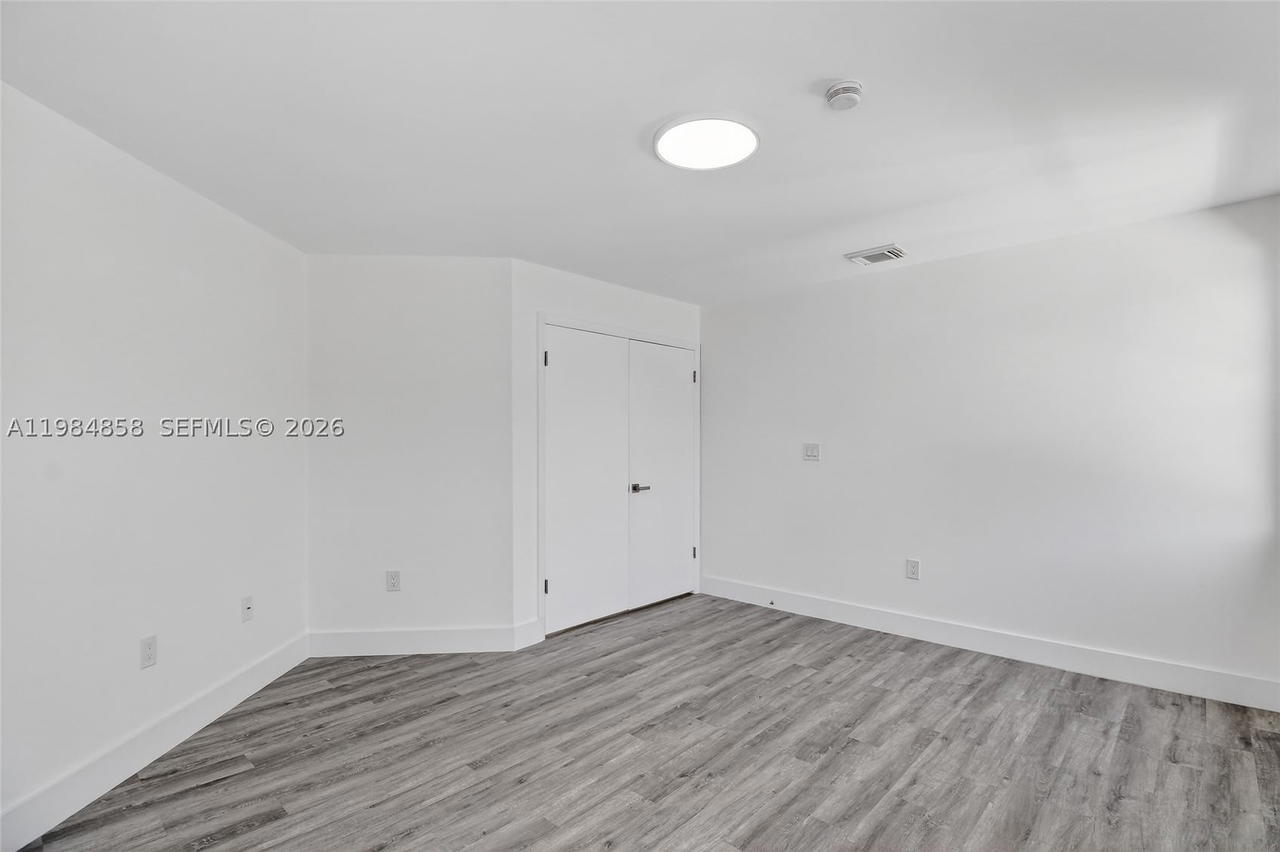 Real estate property located at 11776 90th Ter, Miami-dade, Poinciana At Oaks Landing, Miami, FL