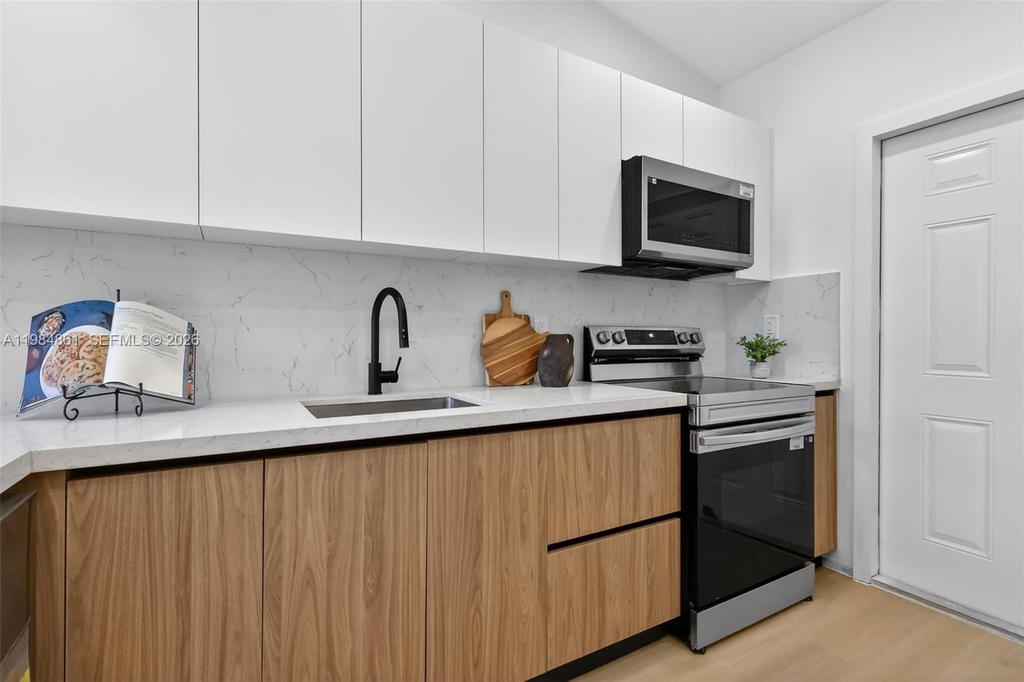 Real estate property located at 17980 2nd Ct, Miami-dade, North Ridge, Miami Gardens, FL