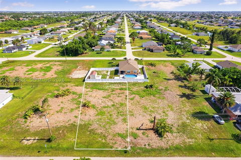 Real estate property located at 614 Jacaranda Pkwy E, Lee, Cape Coral, Cape Coral, FL