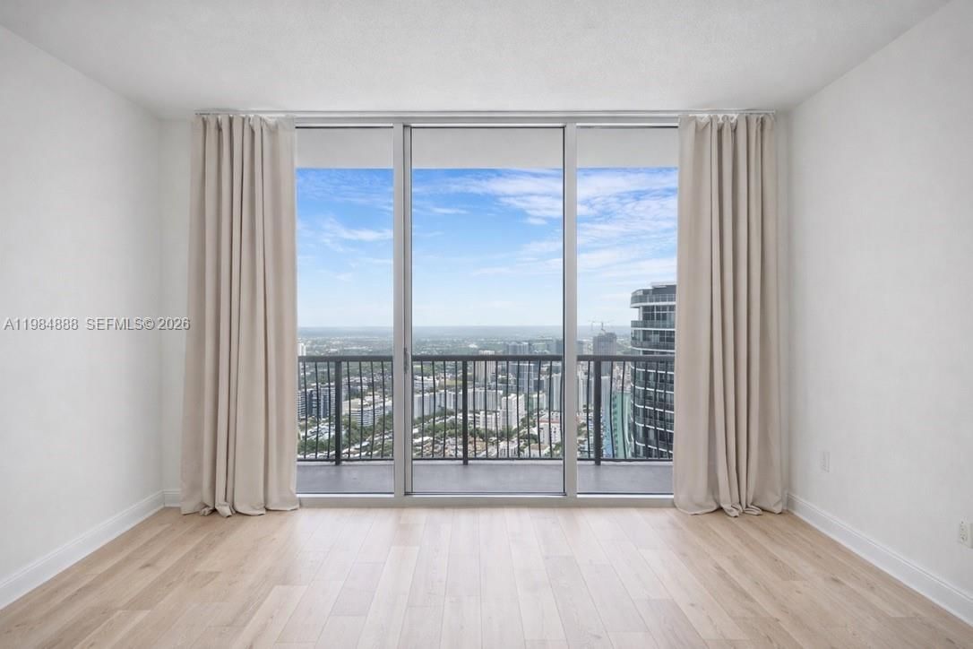 Real estate property located at 1750 Bayshore Dr #3811, Miami-dade, Opera Tower Condo, Miami, FL