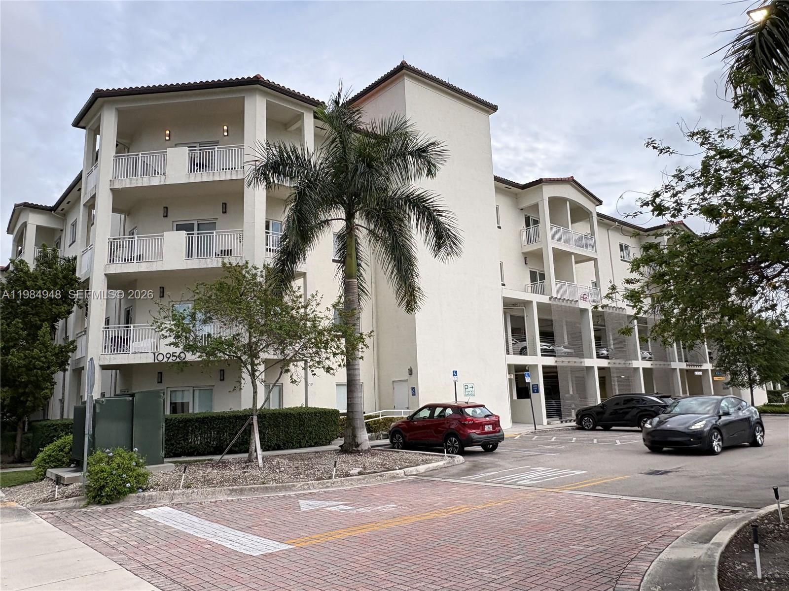 Real estate property located at 10950 82nd St #319, Miami-dade, Islands At Doral 1st Addi, Doral, FL
