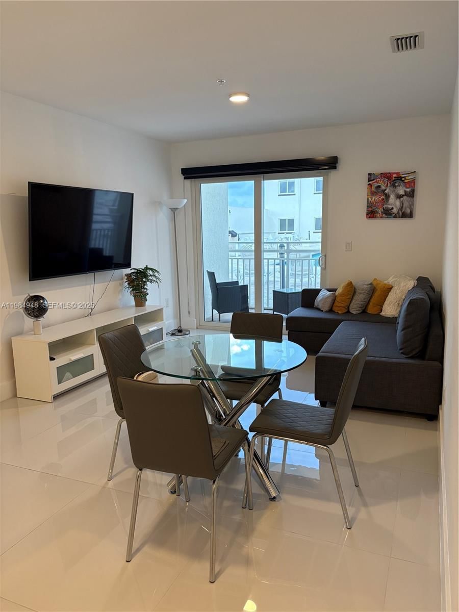 Real estate property located at 10950 82nd St #319, Miami-dade, Islands At Doral 1st Addi, Doral, FL