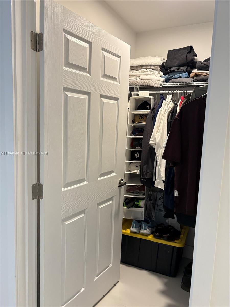 Real estate property located at 10950 82nd St #319, Miami-dade, Islands At Doral 1st Addi, Doral, FL