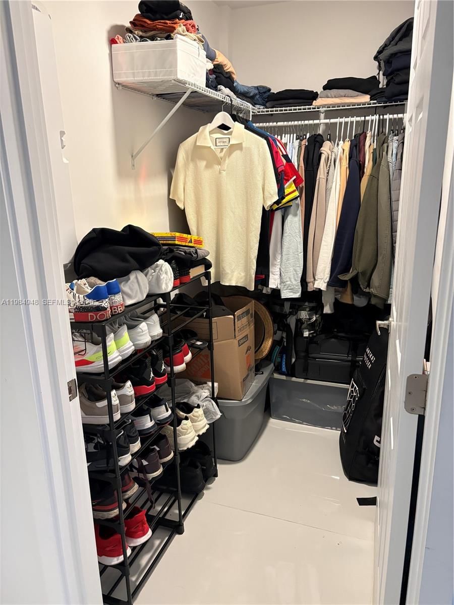 Real estate property located at 10950 82nd St #319, Miami-dade, Islands At Doral 1st Addi, Doral, FL