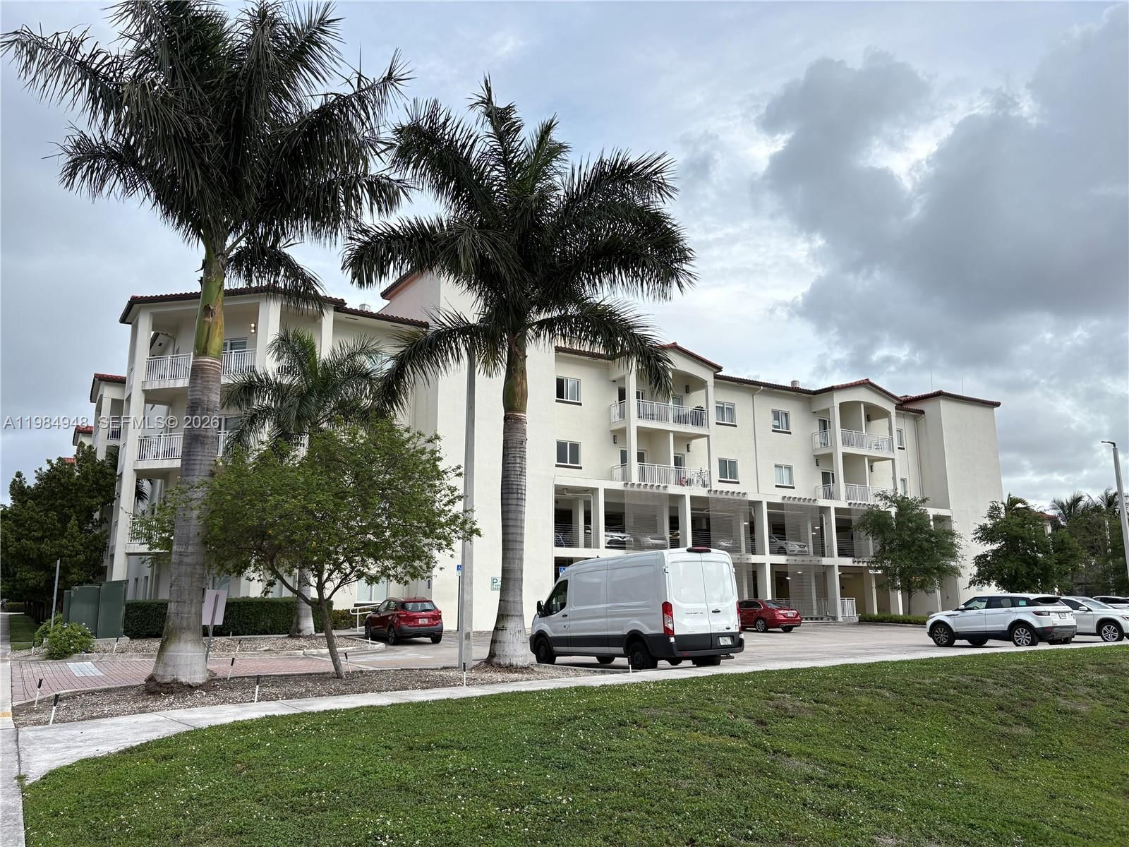 Real estate property located at 10950 82nd St #319, Miami-dade, Islands At Doral 1st Addi, Doral, FL