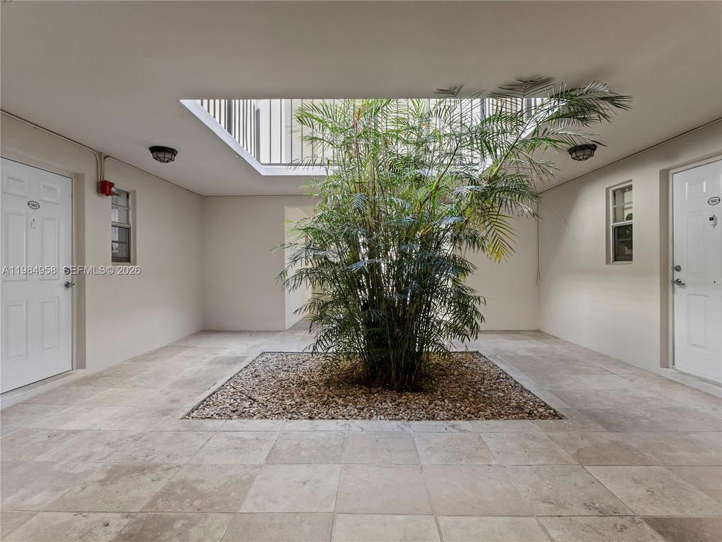 Real estate property located at 6711 Kendall Dr #505, Miami-dade, Villas Of Pinecrest Condo, Pinecrest, FL