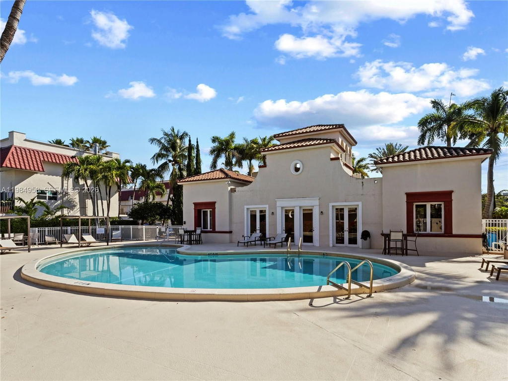 Real estate property located at 6711 Kendall Dr #505, Miami-dade, Villas Of Pinecrest Condo, Pinecrest, FL