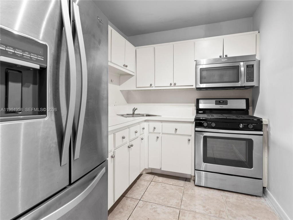 Real estate property located at 6711 Kendall Dr #505, Miami-dade, Villas Of Pinecrest Condo, Pinecrest, FL