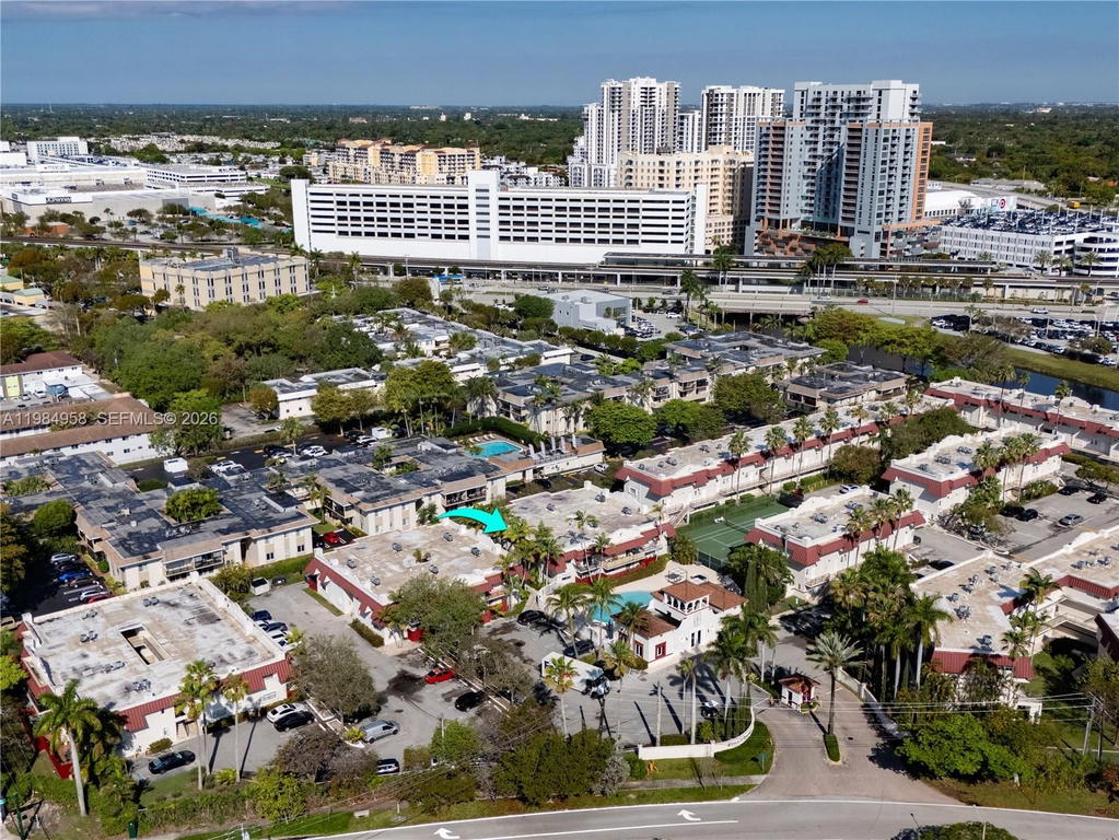 Real estate property located at 6711 Kendall Dr #505, Miami-dade, Villas Of Pinecrest Condo, Pinecrest, FL