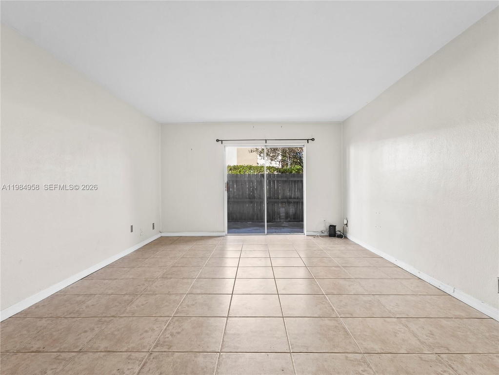 Real estate property located at 6711 Kendall Dr #505, Miami-dade, Villas Of Pinecrest Condo, Pinecrest, FL