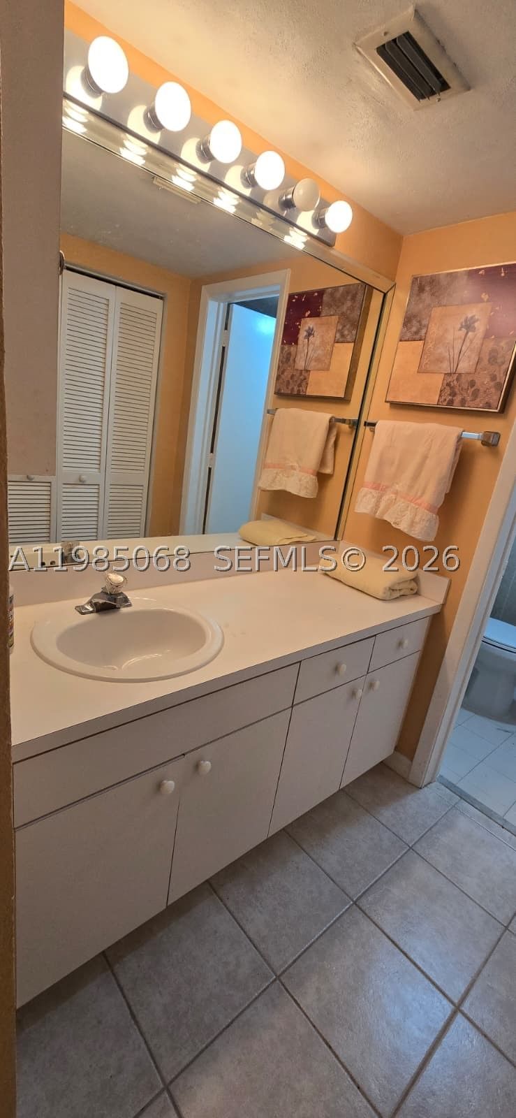Real estate property located at 7400 Miami Lakes Dr D305, Miami-dade, Villas Of Miami Lakes Con, Miami Lakes, FL