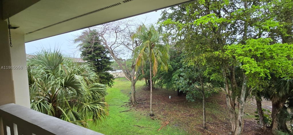 Real estate property located at 7400 Miami Lakes Dr D305, Miami-dade, Villas Of Miami Lakes Con, Miami Lakes, FL