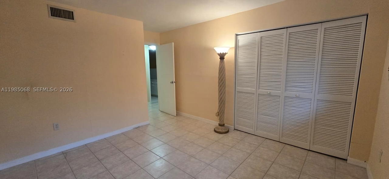 Real estate property located at 7400 Miami Lakes Dr D305, Miami-dade, Villas Of Miami Lakes Con, Miami Lakes, FL