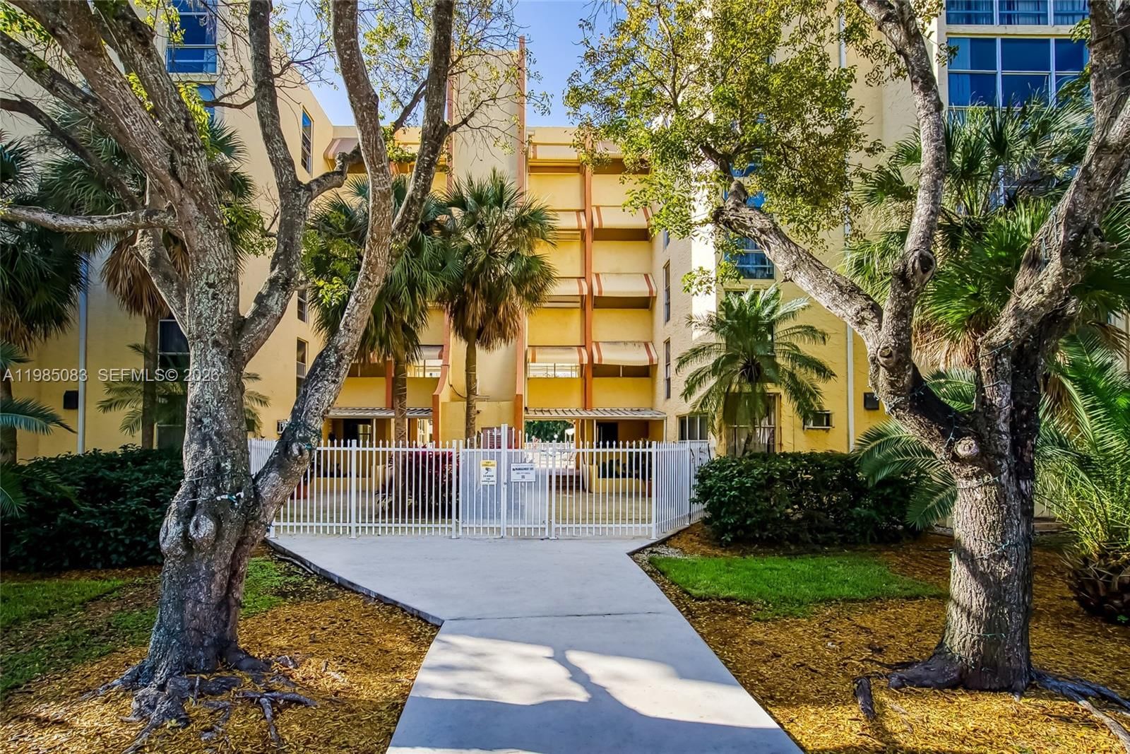 Real estate property located at 200 172nd St #319, Miami-dade, Avila South Condo, Sunny Isles Beach, FL