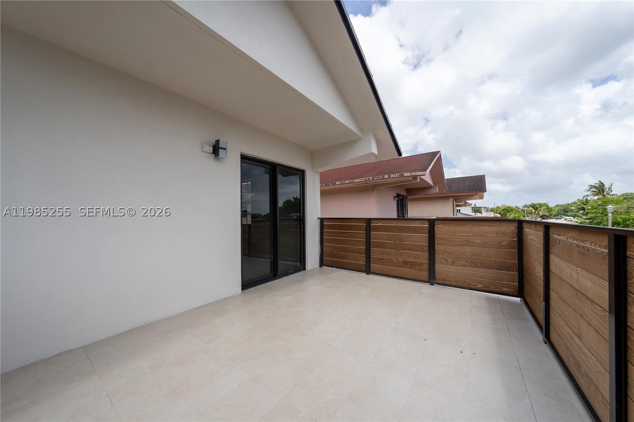 Real estate property located at 370 Flagami Blvd, Miami-dade, Flagami Sec A, Miami, FL