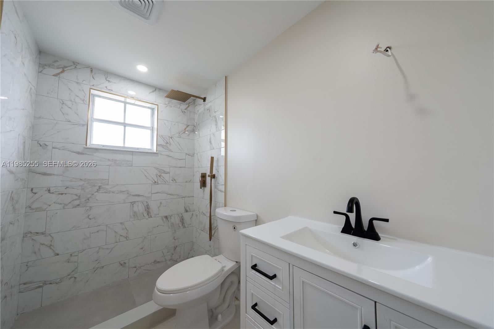 Real estate property located at 370 Flagami Blvd, Miami-dade, Flagami Sec A, Miami, FL