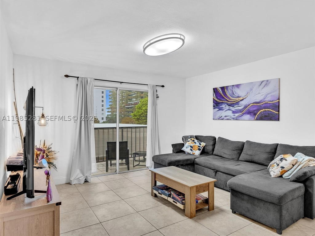 Real estate property located at 1236 Alton Rd #304, Miami-dade, Alton Star Condo, Miami Beach, FL