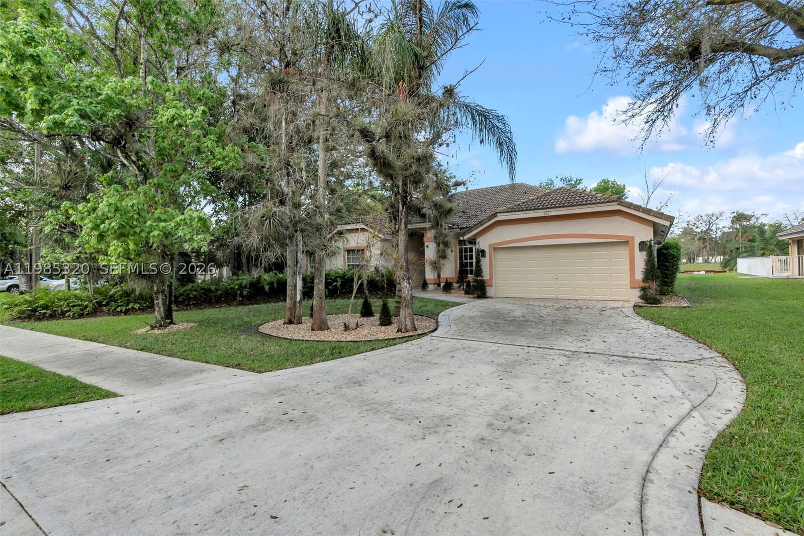 Real estate property located at 4927 67th Ave, Broward, Boulevard Forest, Lauderhill, FL