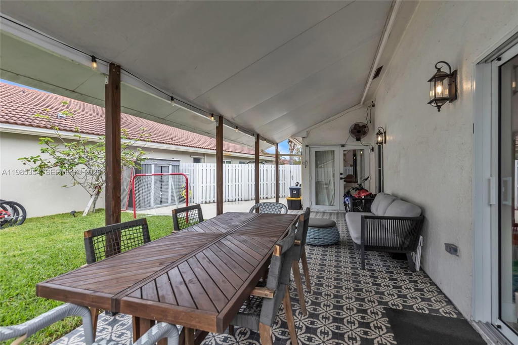 Real estate property located at 12742 11th Pl, Broward, Savannah Plat 3, Sunrise, FL