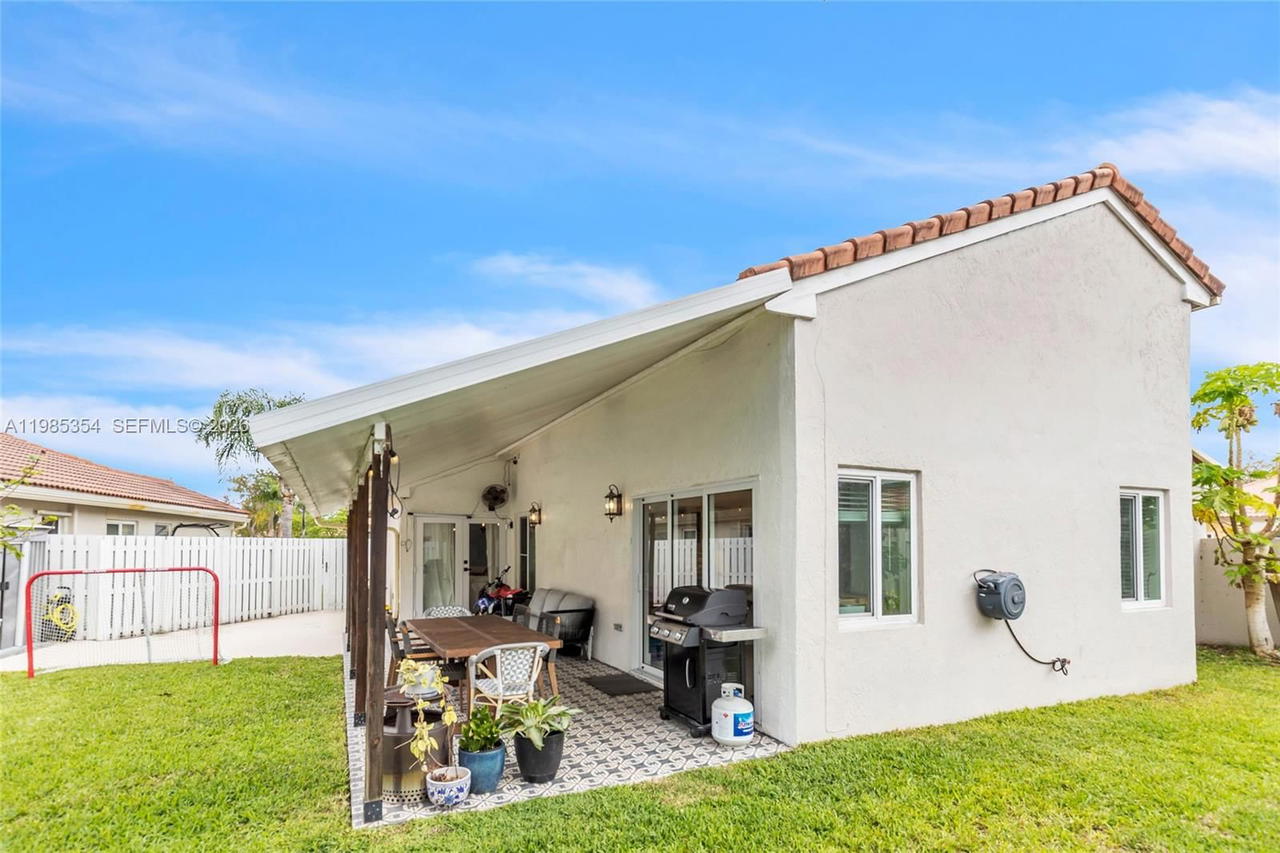Real estate property located at 12742 11th Pl, Broward, Savannah Plat 3, Sunrise, FL