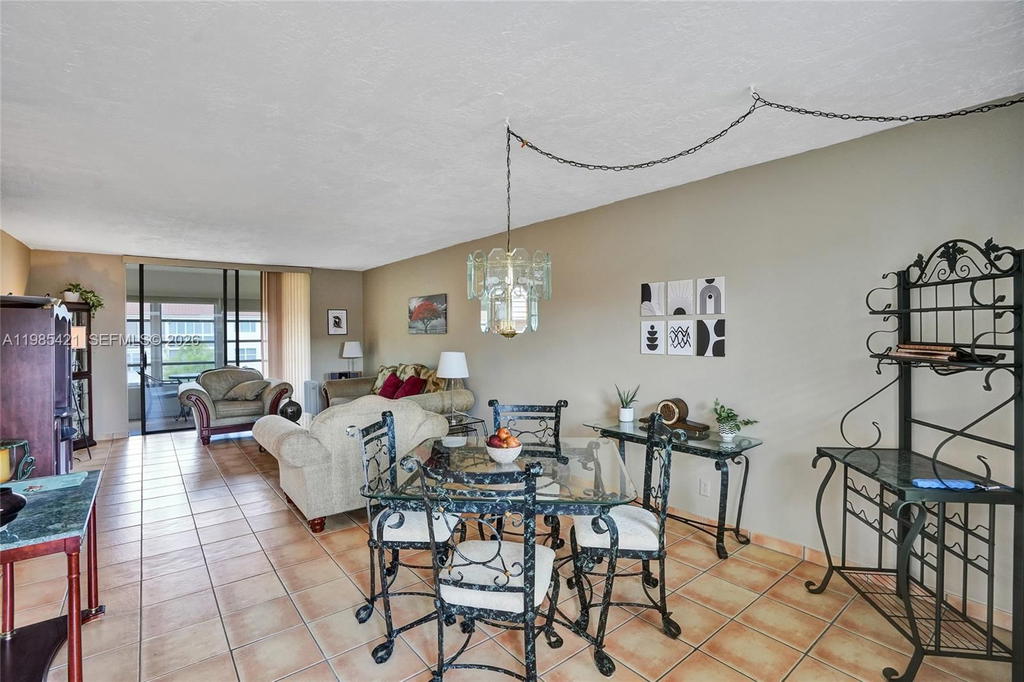 Real estate property located at 2811 Somerset Dr #405, Broward, Somerset No 3 Condo, Lauderdale Lakes, FL