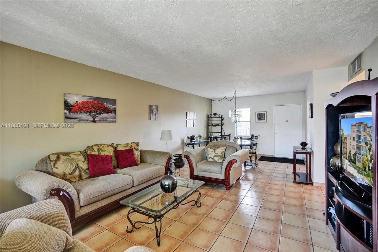 Real estate property located at 2811 Somerset Dr #405, Broward, Somerset No 3 Condo, Lauderdale Lakes, FL