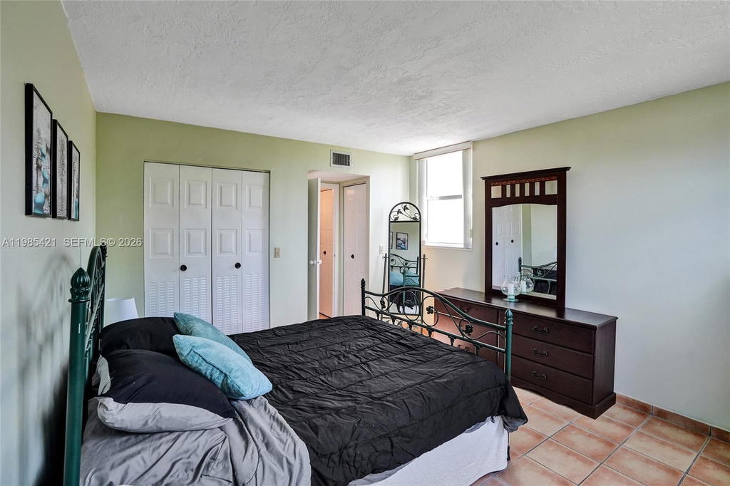 Real estate property located at 2811 Somerset Dr #405, Broward, Somerset No 3 Condo, Lauderdale Lakes, FL
