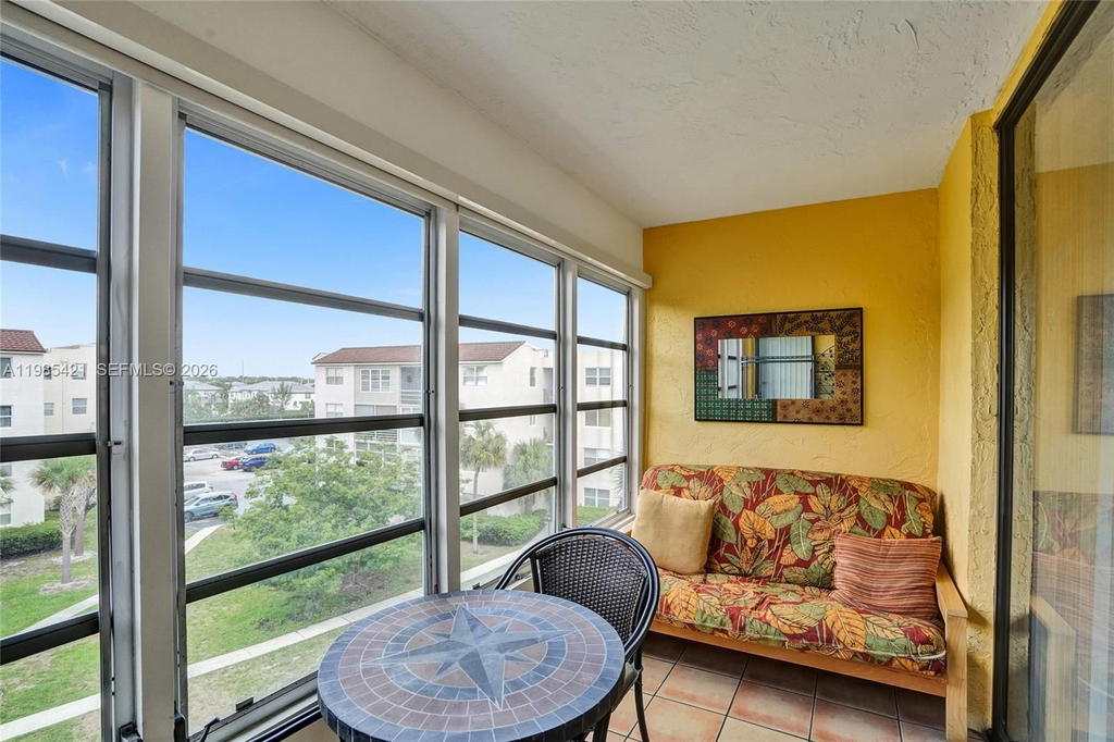 Real estate property located at 2811 Somerset Dr #405, Broward, Somerset No 3 Condo, Lauderdale Lakes, FL