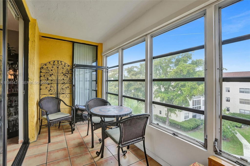 Real estate property located at 2811 Somerset Dr #405, Broward, Somerset No 3 Condo, Lauderdale Lakes, FL