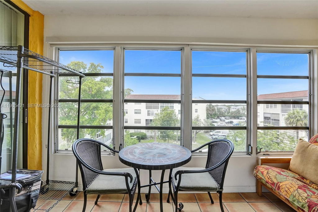 Real estate property located at 2811 Somerset Dr #405, Broward, Somerset No 3 Condo, Lauderdale Lakes, FL