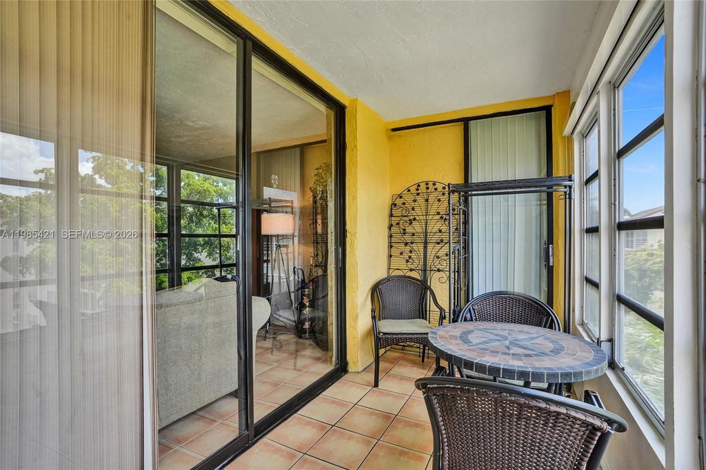 Real estate property located at 2811 Somerset Dr #405, Broward, Somerset No 3 Condo, Lauderdale Lakes, FL