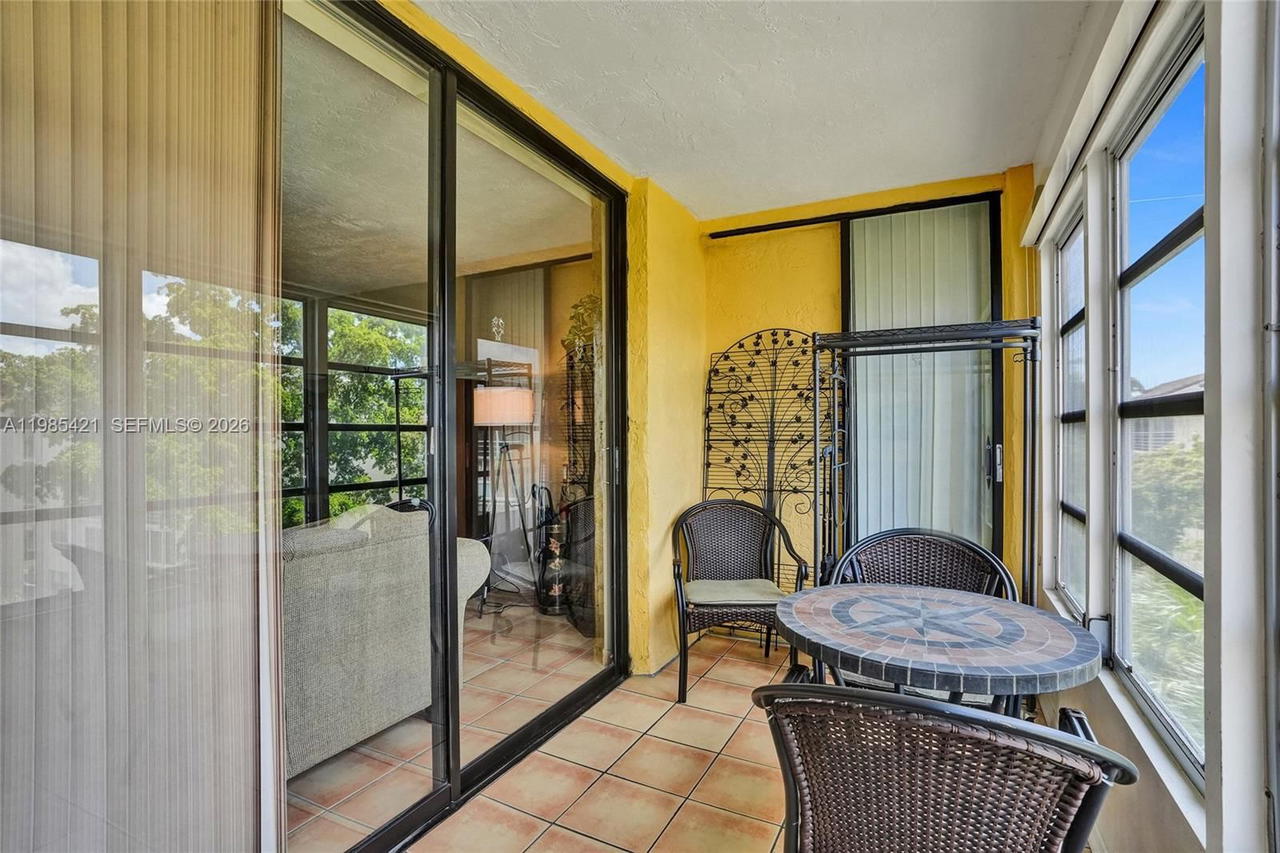 Real estate property located at 2811 Somerset Dr #405, Broward, Somerset No 3 Condo, Lauderdale Lakes, FL
