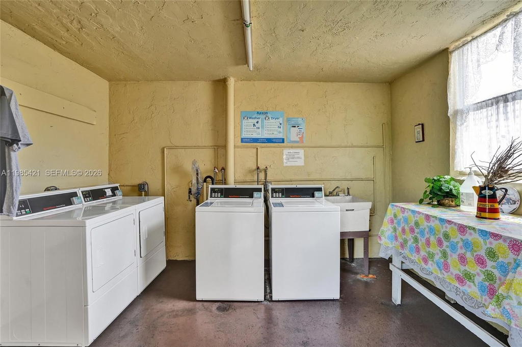 Real estate property located at 2811 Somerset Dr #405, Broward, Somerset No 3 Condo, Lauderdale Lakes, FL