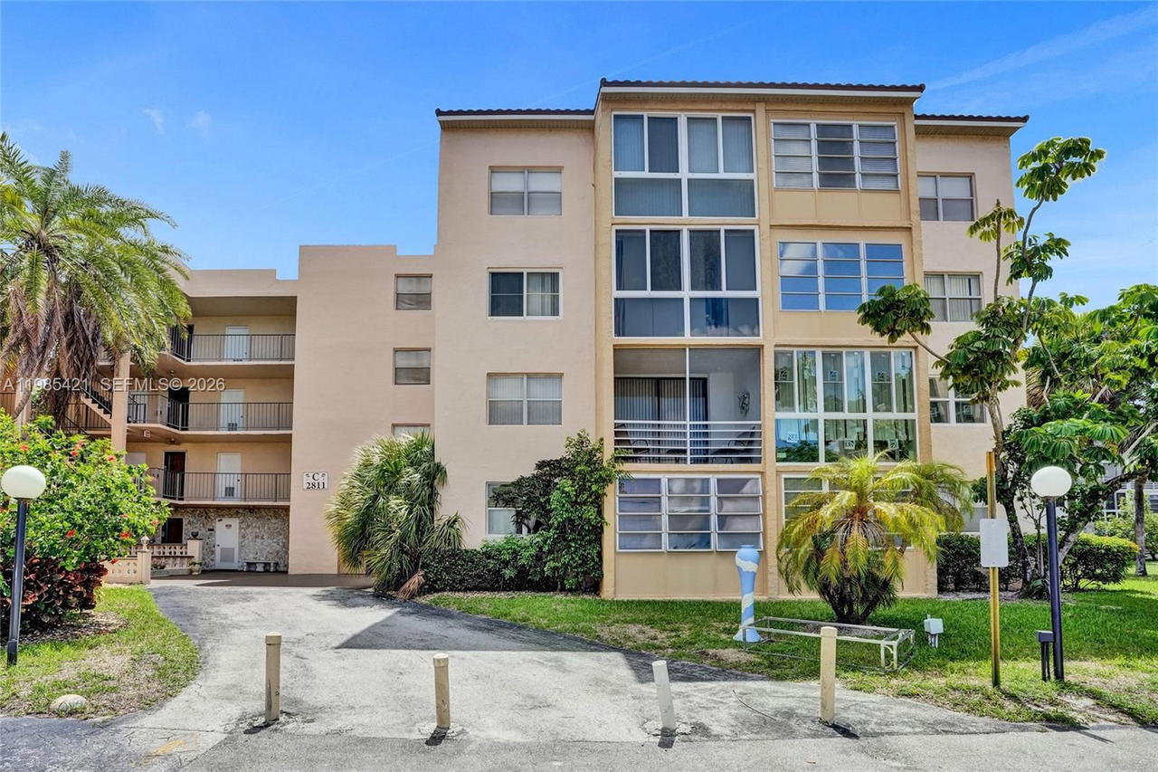 Real estate property located at 2811 Somerset Dr #405, Broward, Somerset No 3 Condo, Lauderdale Lakes, FL