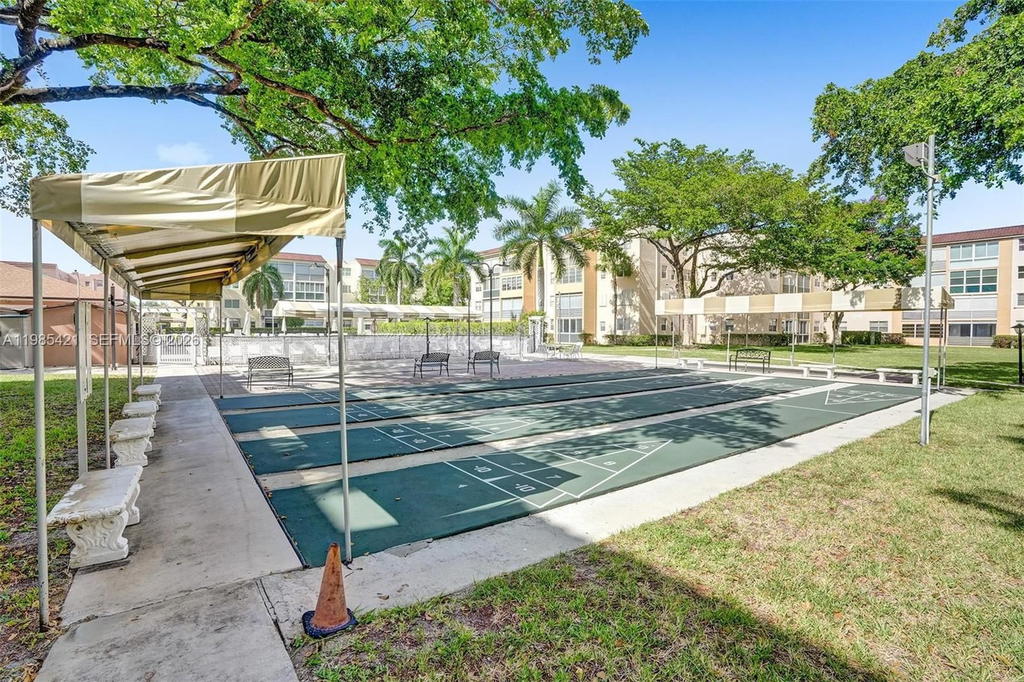 Real estate property located at 2811 Somerset Dr #405, Broward, Somerset No 3 Condo, Lauderdale Lakes, FL