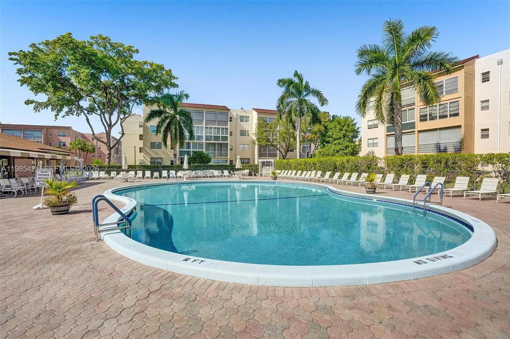 Real estate property located at 2811 Somerset Dr #405, Broward, Somerset No 3 Condo, Lauderdale Lakes, FL