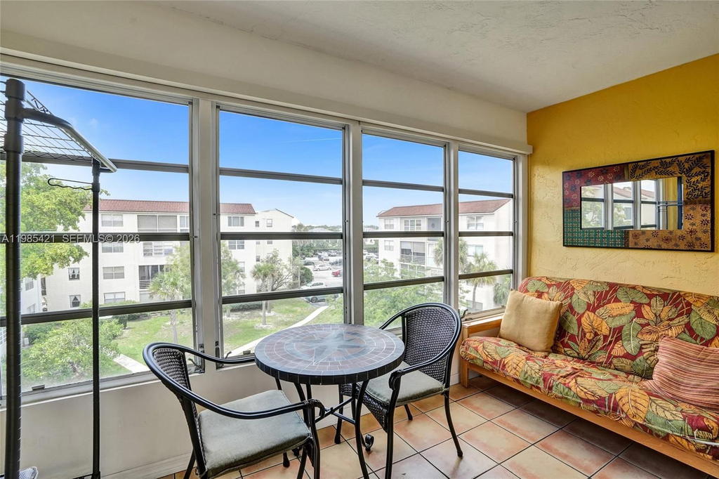 Real estate property located at 2811 Somerset Dr #405, Broward, Somerset No 3 Condo, Lauderdale Lakes, FL