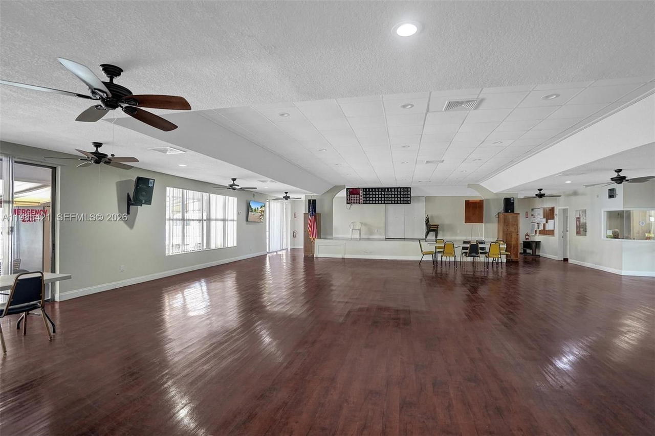 Real estate property located at 2811 Somerset Dr #405, Broward, Somerset No 3 Condo, Lauderdale Lakes, FL
