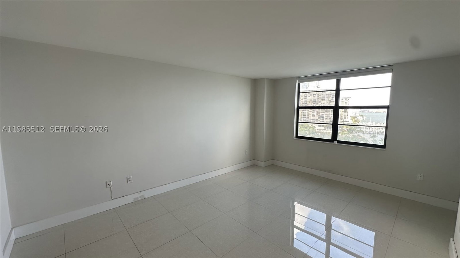 Real estate property located at 2333 Brickell Ave #1009, Miami-dade, Brickell Bay Club Condo, Miami, FL