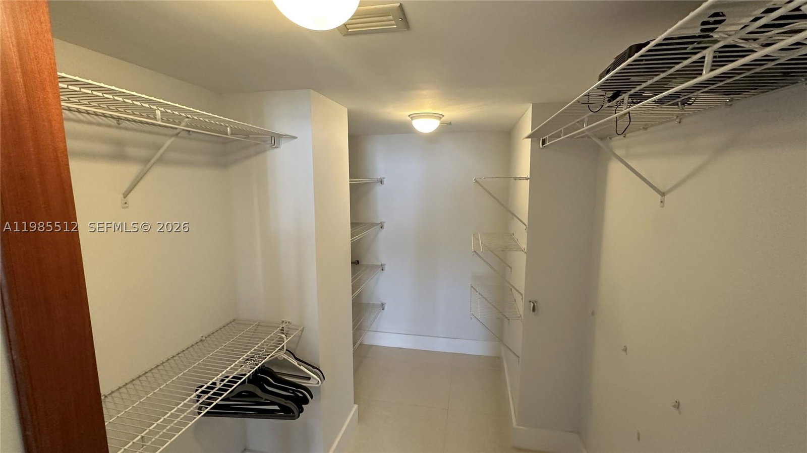 Real estate property located at 2333 Brickell Ave #1009, Miami-dade, Brickell Bay Club Condo, Miami, FL